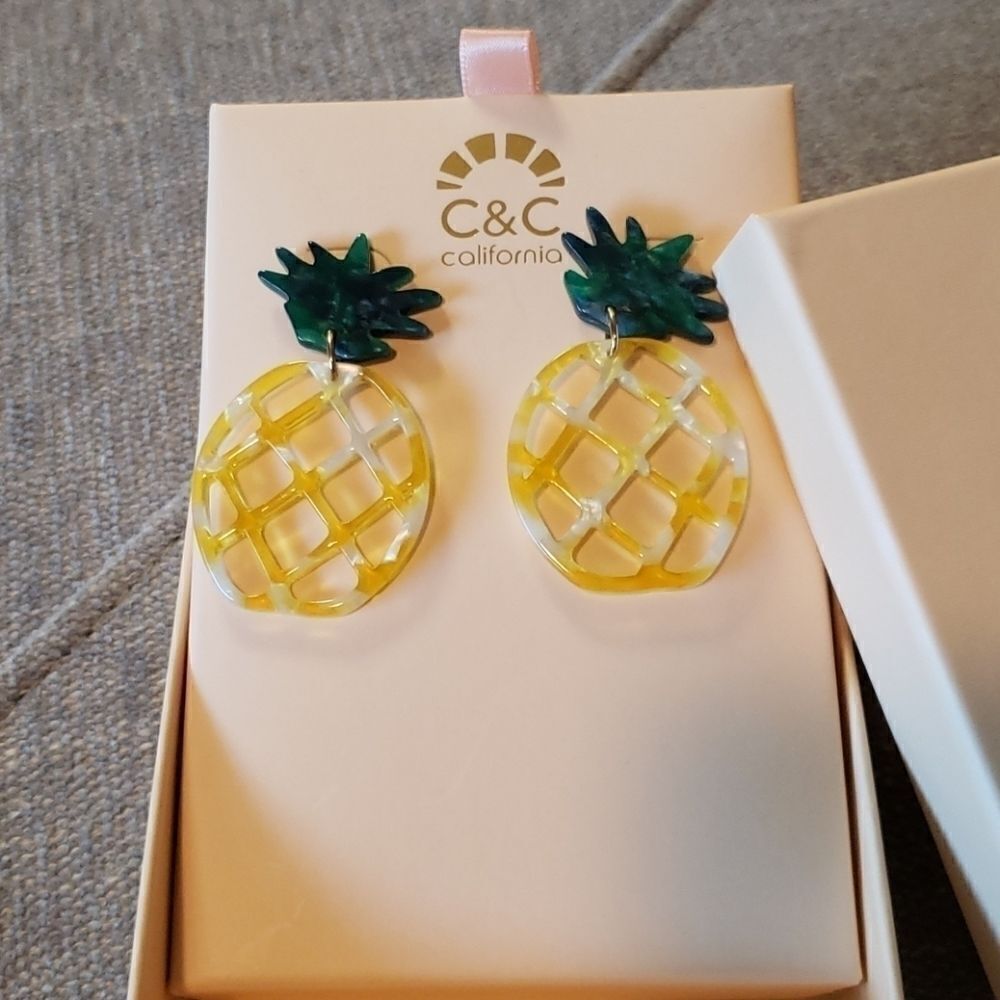 C & C California pineapple 🍍 earrings